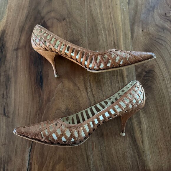Tan Prada pumps sz 37.5 - Picture 3 of 8